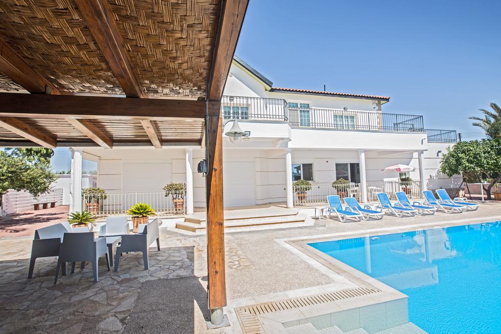 Papas Family Villa Paralimni Bagian luar foto