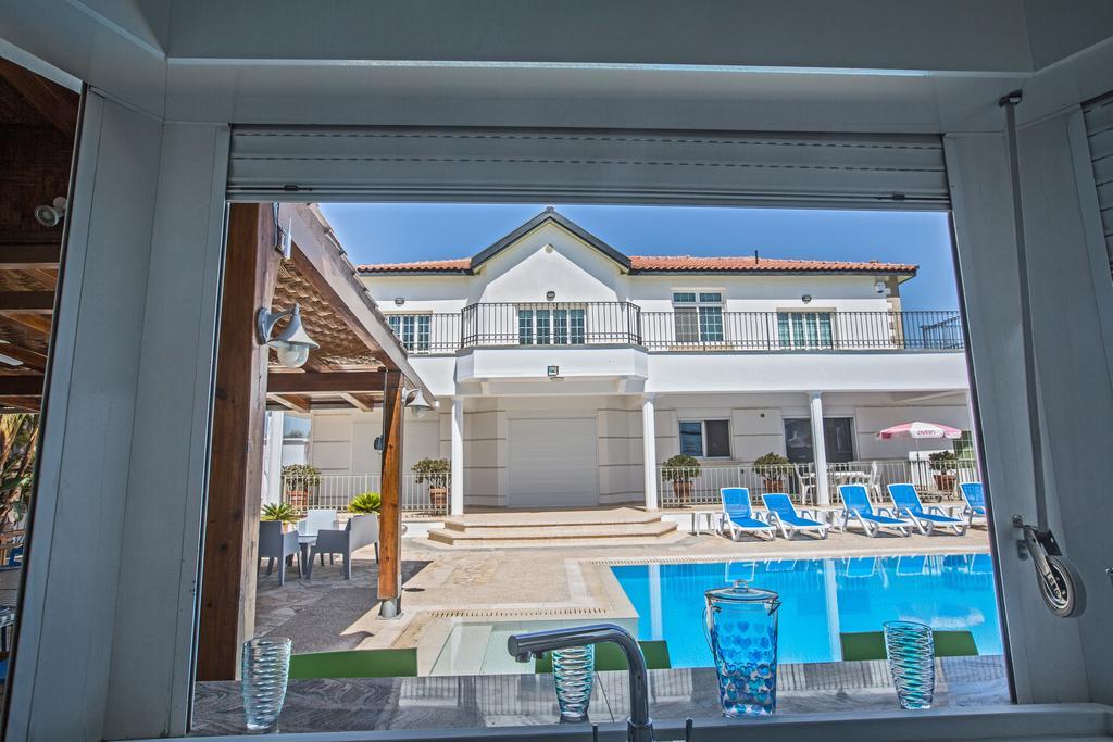 Papas Family Villa Paralimni Bagian luar foto