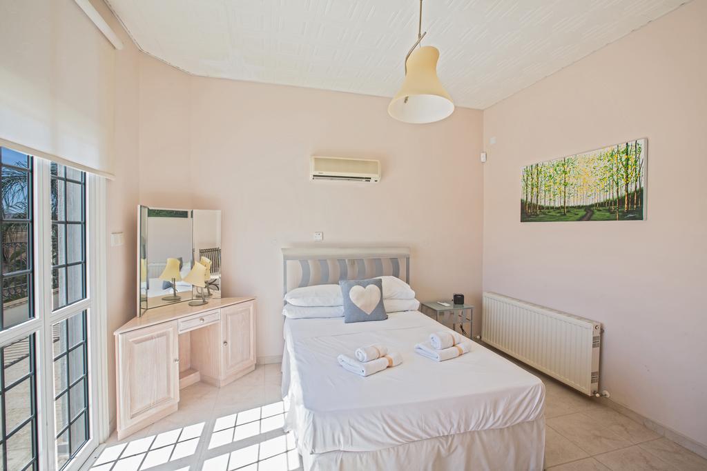 Papas Family Villa Paralimni Bagian luar foto