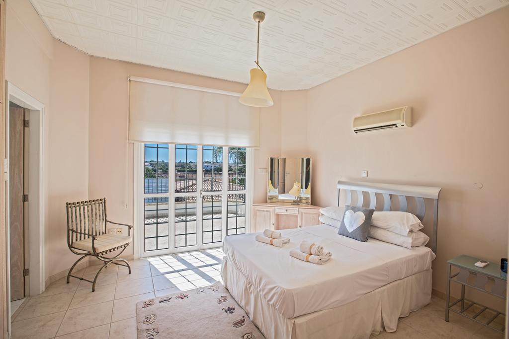 Papas Family Villa Paralimni Bagian luar foto