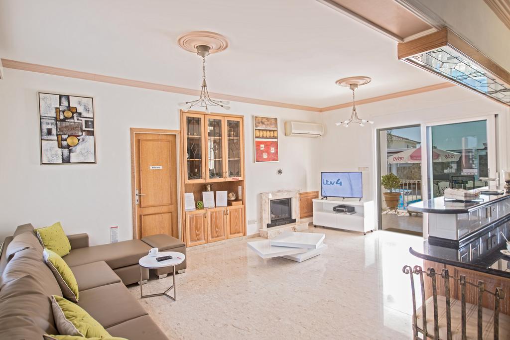 Papas Family Villa Paralimni Bagian luar foto