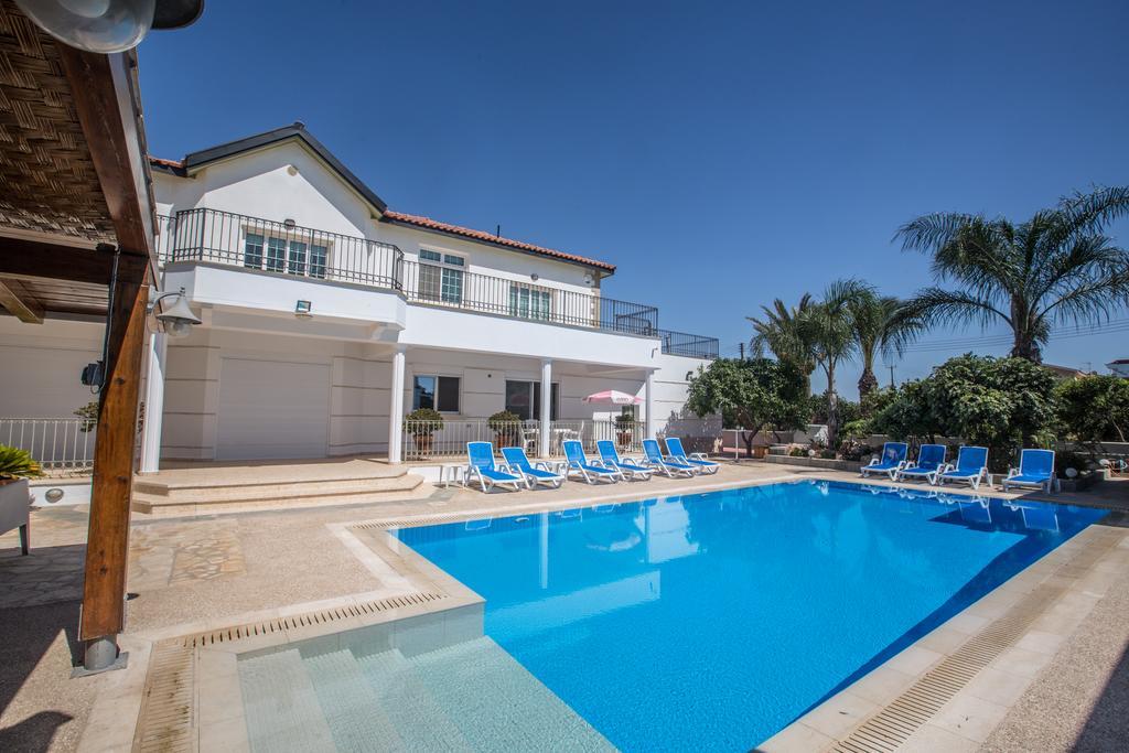 Papas Family Villa Paralimni Bagian luar foto