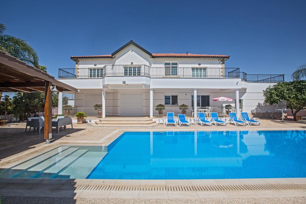 Papas Family Villa Paralimni Bagian luar foto
